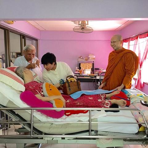 ปาน ธนพร โพสต์ภาพพ่อแม่ฟังพระสวด พร้อมเผยข้อคิดดี ๆ ปาน ธนพร โพสต์ภาพพ่อแม่ฟังพระสวด พร้อมเผยข้อคิดดี ๆ