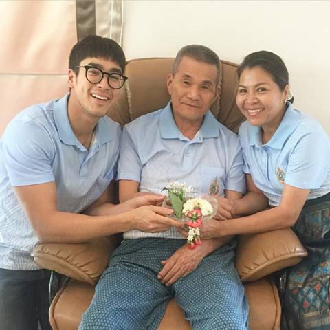 ณเดชน์ แม่แก้ว สุดดีใจ คุณพ่อเริ่มจำได้ หลังป่วยสมองเสื่อม ณเดชน์ แม่แก้ว สุดดีใจ คุณพ่อเริ่มจำได้ หลังป่วยสมองเสื่อม