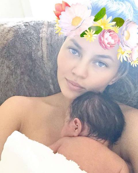 คริสซี่-จอห์น เลเจนด์ ผูกข้อมือรับขวัญลูกสาว น้องลูน่า-ตั้งชื่อไทย น้องจันทร์เจ้า คริสซี่-จอห์น เลเจนด์ ผูกข้อมือรับขวัญลูกสาว น้องลูน่า-ตั้งชื่อไทย น้องจันทร์เจ้า