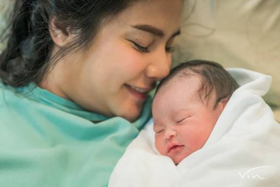 เผยภาพชุดแรกคลอด น้องเจ้าขา ลูกสาว กระแต หลุยส์ น่ารักน่าเอ็นดูจริง ๆ เผยภาพชุดแรกคลอด น้องเจ้าขา ลูกสาว กระแต หลุยส์ น่ารักน่าเอ็นดูจริง ๆ