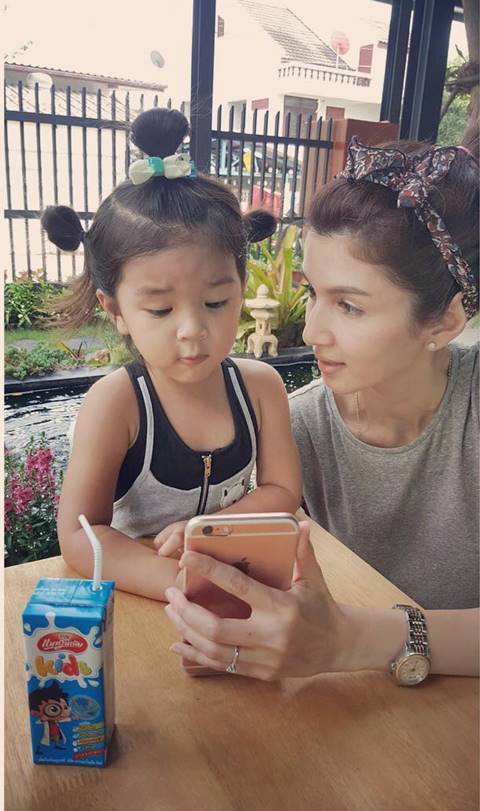 ไร้เดียงสา..น้องมะลิ ดูคลิปรวมภาพ พ่อปอ เข้าโรงพยาบาล พร้อมร้องเพลงคลอ ไร้เดียงสา..น้องมะลิ ดูคลิปรวมภาพ พ่อปอ เข้าโรงพยาบาล พร้อมร้องเพลงคลอ