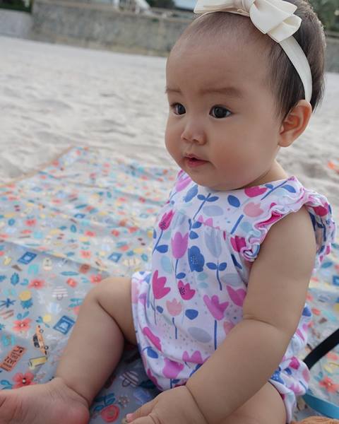 นิหน่า จัดทริปพาครอบครัวเที่ยวทะเล จูงมือ น้องริต้า แตะทรายครั้งแรก นิหน่า จัดทริปพาครอบครัวเที่ยวทะเล จูงมือ น้องริต้า แตะทรายครั้งแรก