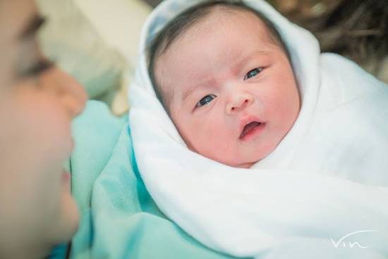 เผยภาพชุดแรกคลอด น้องเจ้าขา ลูกสาว กระแต หลุยส์ น่ารักน่าเอ็นดูจริง ๆ เผยภาพชุดแรกคลอด น้องเจ้าขา ลูกสาว กระแต หลุยส์ น่ารักน่าเอ็นดูจริง ๆ