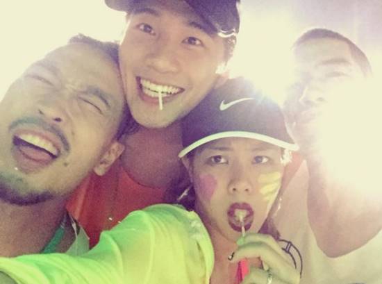 กุ๊บกิ๊บ ว่าที่คุณแม่แซ่บเว่อร์ อุ้มท้อง 6 เดือน จูงมือ บี้ KPN เล่นน้ำสงกรานต์ กุ๊บกิ๊บ ว่าที่คุณแม่แซ่บเว่อร์ อุ้มท้อง 6 เดือน จูงมือ บี้ KPN เล่นน้ำสงกรานต์