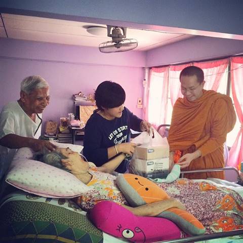 ปาน ธนพร โพสต์ภาพพ่อแม่ฟังพระสวด พร้อมเผยข้อคิดดี ๆ ปาน ธนพร โพสต์ภาพพ่อแม่ฟังพระสวด พร้อมเผยข้อคิดดี ๆ