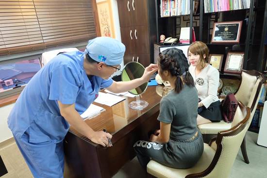 น้องเนย ภรรยา เก่ง ลายพราง บินตรงเกาหลี ศัลยกรรมทั้งตัว สวยนี้เพื่อพี่เก่ง ! น้องเนย ภรรยา เก่ง ลายพราง บินตรงเกาหลี ศัลยกรรมทั้งตัว สวยนี้เพื่อพี่เก่ง !