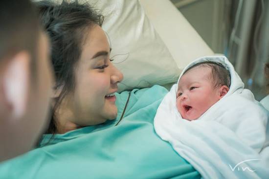 เผยภาพชุดแรกคลอด น้องเจ้าขา ลูกสาว กระแต หลุยส์ น่ารักน่าเอ็นดูจริง ๆ เผยภาพชุดแรกคลอด น้องเจ้าขา ลูกสาว กระแต หลุยส์ น่ารักน่าเอ็นดูจริง ๆ