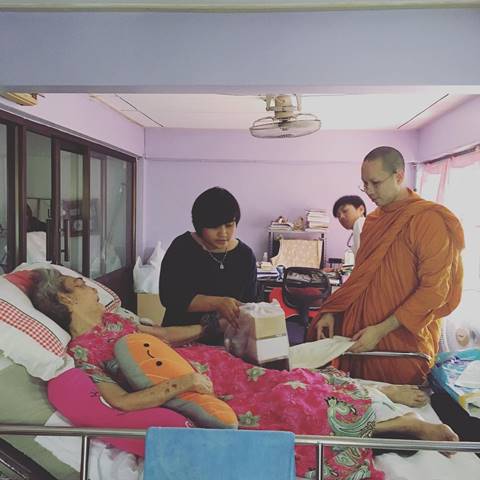 ปาน ธนพร โพสต์ภาพพ่อแม่ฟังพระสวด พร้อมเผยข้อคิดดี ๆ ปาน ธนพร โพสต์ภาพพ่อแม่ฟังพระสวด พร้อมเผยข้อคิดดี ๆ