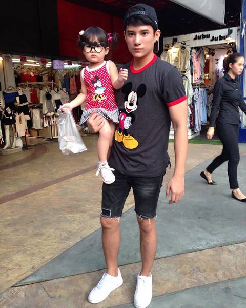 ส่องภาพ เอก เอกราช บอดี้การ์ด น้องมะลิ คุณพ่อสุดหล่อของลูกสาว 2 คน ส่องภาพ เอก เอกราช บอดี้การ์ด น้องมะลิ คุณพ่อสุดหล่อของลูกสาว 2 คน