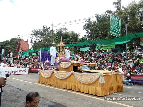วันเข้าพรรษา 2559 ทั่วไทยคึกคัก แห่เทียนพรรษา อุบลราชธานี สุดอลังการ วันเข้าพรรษา 2559 ทั่วไทยคึกคัก แห่เทียนพรรษา อุบลราชธานี สุดอลังการ