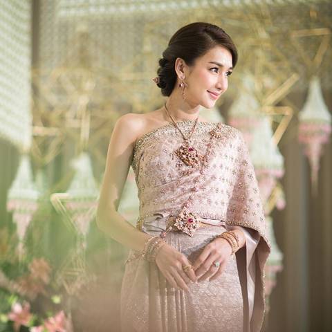 สื่อนอกตกใจ เนย โชติกา แต่งงานครั้งเดียว ใส่ชุดแต่งงานถึง 6 ชุด สื่อนอกตกใจ เนย โชติกา แต่งงานครั้งเดียว ใส่ชุดแต่งงานถึง 6 ชุด