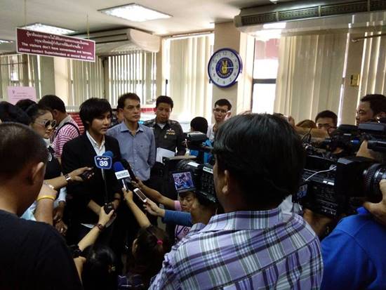 วิว อาร์สยาม โร่แจ้งความจับมือมีด พร้อมเปิดใจวินาทีโดนแทงสาหัสในผับ วิว อาร์สยาม โร่แจ้งความจับมือมีด พร้อมเปิดใจวินาทีโดนแทงสาหัสในผับ