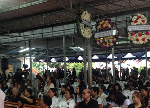 เกาะติดงานศพปอ ทฤษฎี วันที่ 2 คนดัง-ประชาชนร่วมอาลัยต่อเนื่อง เกาะติดงานศพปอ ทฤษฎี วันที่ 2 คนดัง-ประชาชนร่วมอาลัยต่อเนื่อง