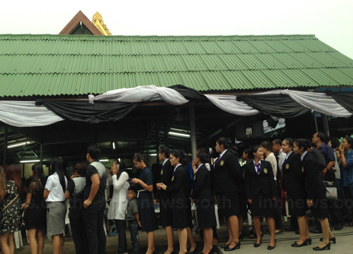 เกาะติดงานศพปอ ทฤษฎี วันที่ 2 คนดัง-ประชาชนร่วมอาลัยต่อเนื่อง เกาะติดงานศพปอ ทฤษฎี วันที่ 2 คนดัง-ประชาชนร่วมอาลัยต่อเนื่อง