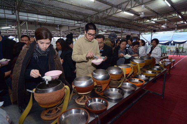 ครอบครัวสหวงษ์ เก็บอัฐิ ปอ ทฤษฎี เตรียมลอยอังคารที่อ่าวไทย ครอบครัวสหวงษ์ เก็บอัฐิ ปอ ทฤษฎี เตรียมลอยอังคารที่อ่าวไทย