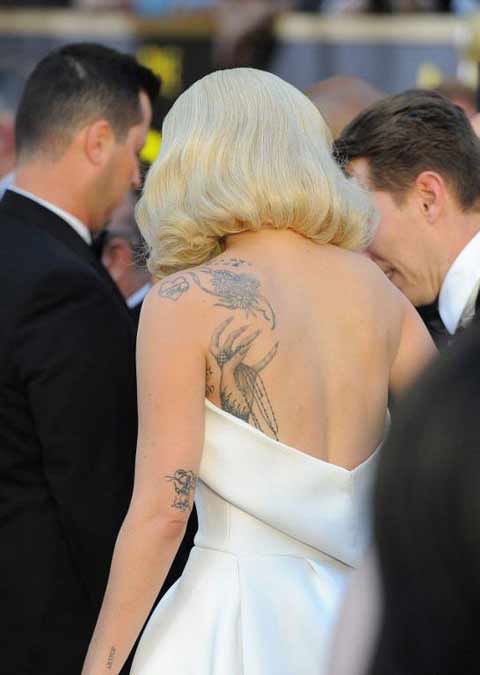 อีกครั้ง ! เลดี้ กาก้า สลัดคราบลิตเติลมอนเตอร์ สวยสง่าในงานออสการ์ 2016 อีกครั้ง ! เลดี้ กาก้า สลัดคราบลิตเติลมอนเตอร์ สวยสง่าในงานออสการ์ 2016