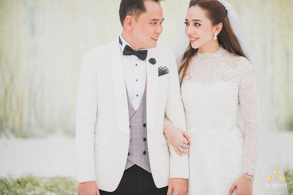 วิวาห์มหาอลังการ ! งานแต่ง 2 ลูกสาว ชาดา ไทยเศรษฐ์ แขกร่วมงานนับหมื่น วิวาห์มหาอลังการ ! งานแต่ง 2 ลูกสาว ชาดา ไทยเศรษฐ์ แขกร่วมงานนับหมื่น