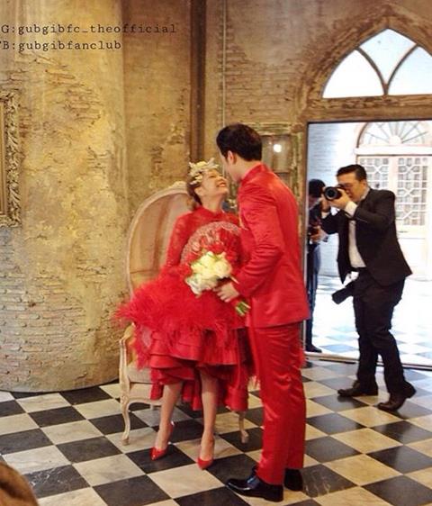 บี้ กุ๊บกิ๊บ เข้าพิธีแต่งงานแบบจีน มาในชุดสีแดงเจิดจ้า เริ่มต้นบทแรกของชีวิตคู่ บี้ กุ๊บกิ๊บ เข้าพิธีแต่งงานแบบจีน มาในชุดสีแดงเจิดจ้า เริ่มต้นบทแรกของชีวิตคู่