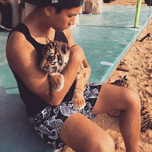 อับดุล มาทีน เจ้าชายบรูไน กับมุมรักสัตว์สุดอบอุ่น ทำสาว ๆ ใจละลายเป็นแถว อับดุล มาทีน เจ้าชายบรูไน กับมุมรักสัตว์สุดอบอุ่น ทำสาว ๆ ใจละลายเป็นแถว