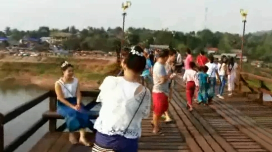 ตรวจสอบสะพานมอญสังขละฯ หลังลือสะพานโคลงช่วงเคาท์ดาวน์ ตรวจสอบสะพานมอญสังขละฯ หลังลือสะพานโคลงช่วงเคาท์ดาวน์