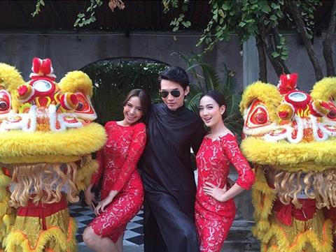 บี้ กุ๊บกิ๊บ เข้าพิธีแต่งงานแบบจีน มาในชุดสีแดงเจิดจ้า เริ่มต้นบทแรกของชีวิตคู่ บี้ กุ๊บกิ๊บ เข้าพิธีแต่งงานแบบจีน มาในชุดสีแดงเจิดจ้า เริ่มต้นบทแรกของชีวิตคู่