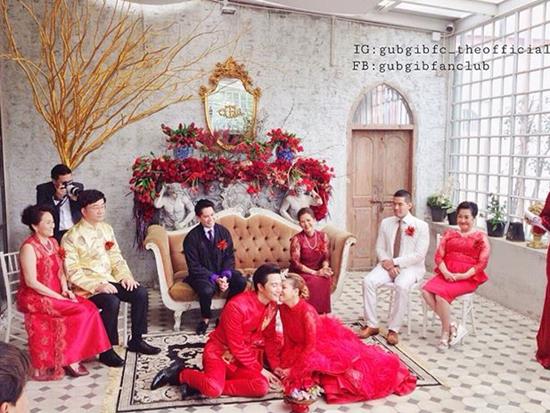 บี้ กุ๊บกิ๊บ เข้าพิธีแต่งงานแบบจีน มาในชุดสีแดงเจิดจ้า เริ่มต้นบทแรกของชีวิตคู่ บี้ กุ๊บกิ๊บ เข้าพิธีแต่งงานแบบจีน มาในชุดสีแดงเจิดจ้า เริ่มต้นบทแรกของชีวิตคู่