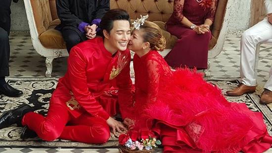 บี้ กุ๊บกิ๊บ เข้าพิธีแต่งงานแบบจีน มาในชุดสีแดงเจิดจ้า เริ่มต้นบทแรกของชีวิตคู่ บี้ กุ๊บกิ๊บ เข้าพิธีแต่งงานแบบจีน มาในชุดสีแดงเจิดจ้า เริ่มต้นบทแรกของชีวิตคู่บี้ กุ๊บกิ๊บ เข้าพิธีแต่งงานแบบจีน มาในชุดสีแดงเจิดจ้า เริ่มต้นบทแรกของชีวิตคู่