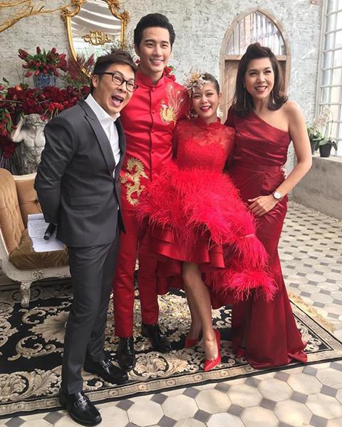 บี้ กุ๊บกิ๊บ เข้าพิธีแต่งงานแบบจีน มาในชุดสีแดงเจิดจ้า เริ่มต้นบทแรกของชีวิตคู่ บี้ กุ๊บกิ๊บ เข้าพิธีแต่งงานแบบจีน มาในชุดสีแดงเจิดจ้า เริ่มต้นบทแรกของชีวิตคู่