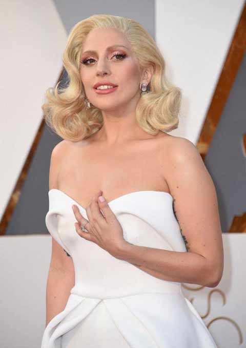 อีกครั้ง ! เลดี้ กาก้า สลัดคราบลิตเติลมอนเตอร์ สวยสง่าในงานออสการ์ 2016 อีกครั้ง ! เลดี้ กาก้า สลัดคราบลิตเติลมอนเตอร์ สวยสง่าในงานออสการ์ 2016