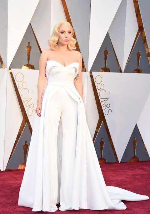 อีกครั้ง ! เลดี้ กาก้า สลัดคราบลิตเติลมอนเตอร์ สวยสง่าในงานออสการ์ 2016 อีกครั้ง ! เลดี้ กาก้า สลัดคราบลิตเติลมอนเตอร์ สวยสง่าในงานออสการ์ 2016