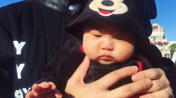 น้องเป่าเปา ฉายาหน้าเดียวเที่ยวรอบโลก ขนาดพาเหรดดิสนีย์ ดูแล้วยังหลับ ! น้องเป่าเปา ฉายาหน้าเดียวเที่ยวรอบโลก ขนาดพาเหรดดิสนีย์ ดูแล้วยังหลับ !