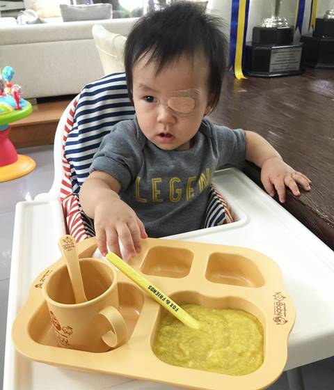 น้องออกู๊ด โชว์สเต็ปโยกเพลง คนมีเสน่ห์ คึกหนักมาก น่ารักจังเลย น้องออกู๊ด โชว์สเต็ปโยกเพลง คนมีเสน่ห์ คึกหนักมาก น่ารักจังเลย