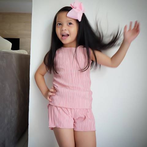 น้องบีน่า ฉายแววซุปตาร์ ถ่ายรูปที จิกกล้องแทบแตก เก่งจริง ๆ ตัวแค่นี้ น้องบีน่า ฉายแววซุปตาร์ ถ่ายรูปที จิกกล้องแทบแตก เก่งจริง ๆ ตัวแค่นี้