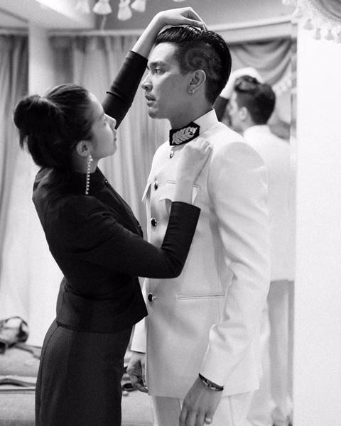 ใบเตย - ดีเจแมน สวมชุดไทยจิตรลดา-ชุดขอเฝ้า ภูมิใจที่เป็นคนไทย ใบเตย - ดีเจแมน สวมชุดไทยจิตรลดา-ชุดขอเฝ้า ภูมิใจที่เป็นคนไทย