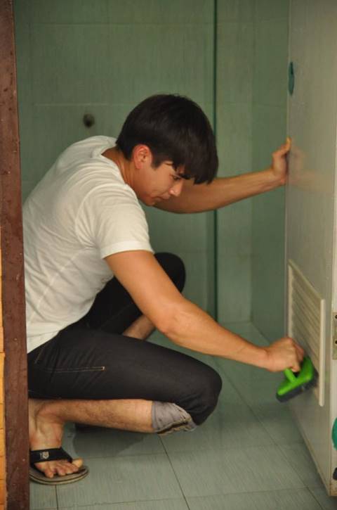 ณเดชน์ ญาญ่า คู่จิ้นคู่บุญ ใช้เวลาว่างช่วยล้างห้องน้ำวัด ณเดชน์ ญาญ่า คู่จิ้นคู่บุญ ใช้เวลาว่างช่วยล้างห้องน้ำวัด