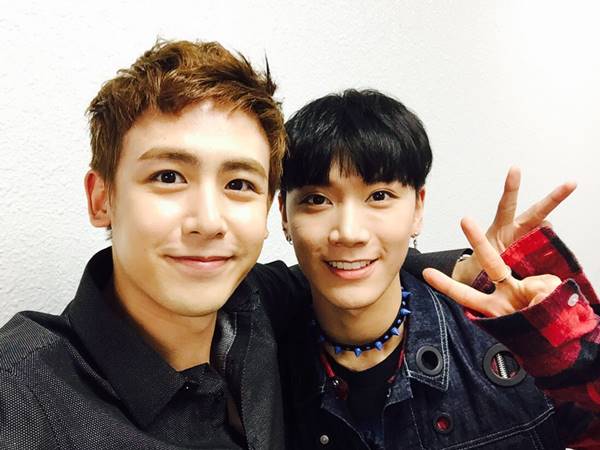 นิชคุณ เป็นหัวหน้าแก๊งแล้ว แชะภาพคู่ เตนล์-แบมแบม รวมแก๊งเด็กไทย นิชคุณ เป็นหัวหน้าแก๊งแล้ว แชะภาพคู่ เตนล์-แบมแบม รวมแก๊งเด็กไทย