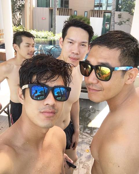 เวียร์ ศุกลวัฒน์ กับท่าโดดน้ำสุดเท่ แต่แฟนคลับดันโฟกัสจุดอื่นแทน เวียร์ ศุกลวัฒน์ กับท่าโดดน้ำสุดเท่ แต่แฟนคลับดันโฟกัสจุดอื่นแทน