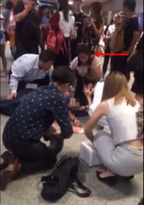 กอล์ฟ เทยเที่ยวไทย น้ำใจงาม วิ่งเข้าช่วยหนุ่มหัวฟาดพื้นใน MRT กอล์ฟ เทยเที่ยวไทย น้ำใจงาม วิ่งเข้าช่วยหนุ่มหัวฟาดพื้นใน MRT