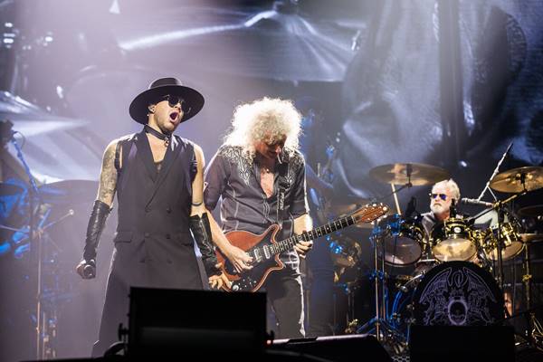 Queen + Adam Lambert ระเบิดความมันถึงใจ เปิดคอนเสิร์ตบรรเลงตำนานร็อค Queen + Adam Lambert ระเบิดความมันถึงใจ เปิดคอนเสิร์ตบรรเลงตำนานร็อค