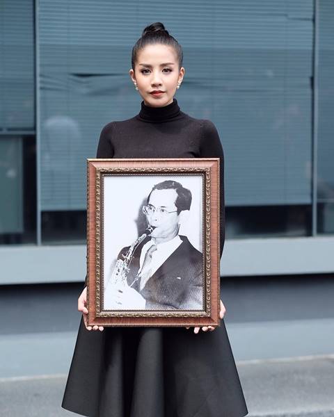 ใบเตย - ดีเจแมน สวมชุดไทยจิตรลดา-ชุดขอเฝ้า ภูมิใจที่เป็นคนไทย ใบเตย - ดีเจแมน สวมชุดไทยจิตรลดา-ชุดขอเฝ้า ภูมิใจที่เป็นคนไทย