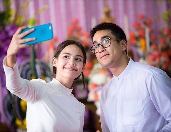 ณเดชน์ ญาญ่า คู่จิ้นคู่บุญ ใช้เวลาว่างช่วยล้างห้องน้ำวัด ณเดชน์ ญาญ่า คู่จิ้นคู่บุญ ใช้เวลาว่างช่วยล้างห้องน้ำวัด