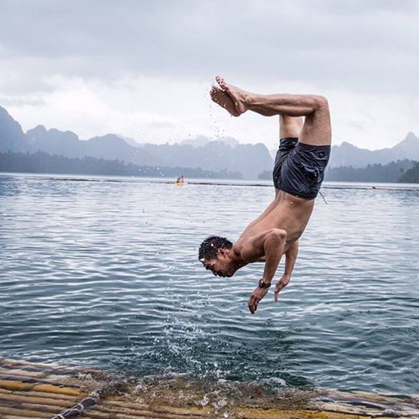 เวียร์ ศุกลวัฒน์ กับท่าโดดน้ำสุดเท่ แต่แฟนคลับดันโฟกัสจุดอื่นแทน เวียร์ ศุกลวัฒน์ กับท่าโดดน้ำสุดเท่ แต่แฟนคลับดันโฟกัสจุดอื่นแทน