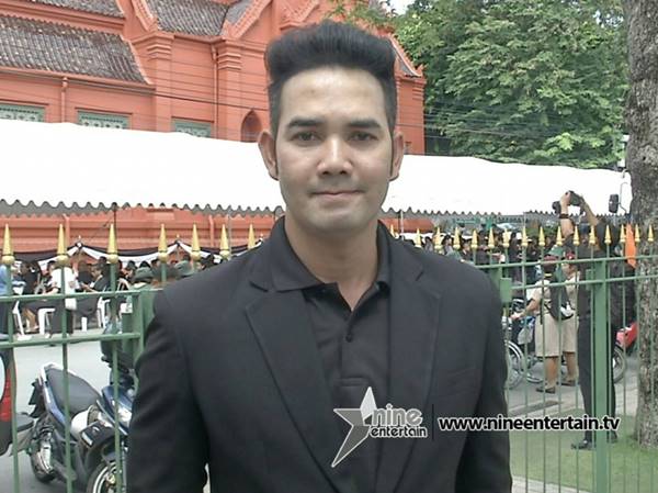 เอก รังสิโรจน์ สุดปลาบปลื้ม เคยมีโอกาสแสดงละครหน้าพระพักตร์ ในหลวง ร.9 เอก รังสิโรจน์ สุดปลาบปลื้ม เคยมีโอกาสแสดงละครหน้าพระพักตร์ ในหลวง ร.9