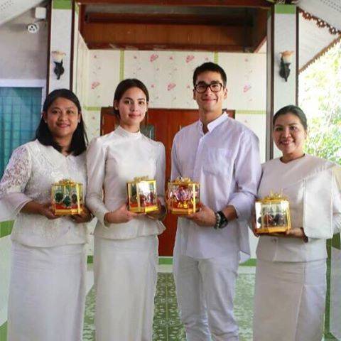 ณเดชน์ ญาญ่า คู่จิ้นคู่บุญ ใช้เวลาว่างช่วยล้างห้องน้ำวัด ณเดชน์ ญาญ่า คู่จิ้นคู่บุญ ใช้เวลาว่างช่วยล้างห้องน้ำวัด