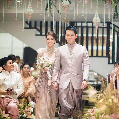 สื่อนอกตกใจ เนย โชติกา แต่งงานครั้งเดียว ใส่ชุดแต่งงานถึง 6 ชุด สื่อนอกตกใจ เนย โชติกา แต่งงานครั้งเดียว ใส่ชุดแต่งงานถึง 6 ชุด สื่อนอกตกใจ เนย โชติกา แต่งงานครั้งเดียว ใส่ชุดแต่งงานถึง 6 ชุด