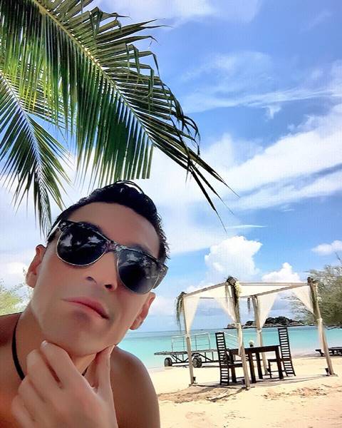 จับผิดภาพ ปู แบล็คเฮด เที่ยวทะเล หรือจะไปกับสาวคนนี้ ? จับผิดภาพ ปู แบล็คเฮด เที่ยวทะเล หรือจะไปกับสาวคนนี้ ?