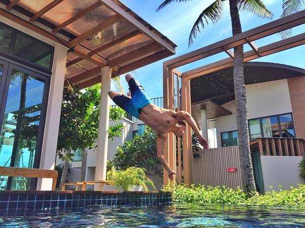 เวียร์ ศุกลวัฒน์ กับท่าโดดน้ำสุดเท่ แต่แฟนคลับดันโฟกัสจุดอื่นแทน เวียร์ ศุกลวัฒน์ กับท่าโดดน้ำสุดเท่ แต่แฟนคลับดันโฟกัสจุดอื่นแทน