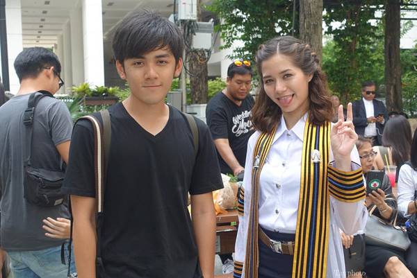 ภาพประทับใจ แอมมี่ พา น้องลัลลาเบล ไปร่วมยินดี วี วิโอเลต รับปริญญา ภาพประทับใจ แอมมี่ พา น้องลัลลาเบล ไปร่วมยินดี วี วิโอเลต รับปริญญา