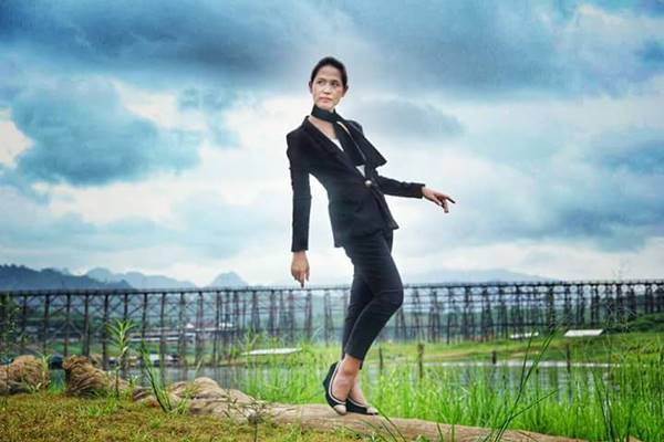 กอล์ฟ เทยเที่ยวไทย น้ำใจงาม วิ่งเข้าช่วยหนุ่มหัวฟาดพื้นใน MRT กอล์ฟ เทยเที่ยวไทย น้ำใจงาม วิ่งเข้าช่วยหนุ่มหัวฟาดพื้นใน MRTกอล์ฟ เทยเที่ยวไทย น้ำใจงาม วิ่งเข้าช่วยหนุ่มหัวฟาดพื้นใน MRT