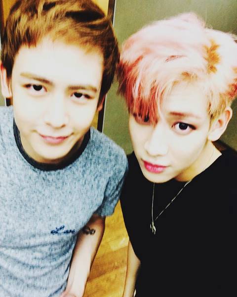 นิชคุณ เป็นหัวหน้าแก๊งแล้ว แชะภาพคู่ เตนล์-แบมแบม รวมแก๊งเด็กไทย นิชคุณ เป็นหัวหน้าแก๊งแล้ว แชะภาพคู่ เตนล์-แบมแบม รวมแก๊งเด็กไทย